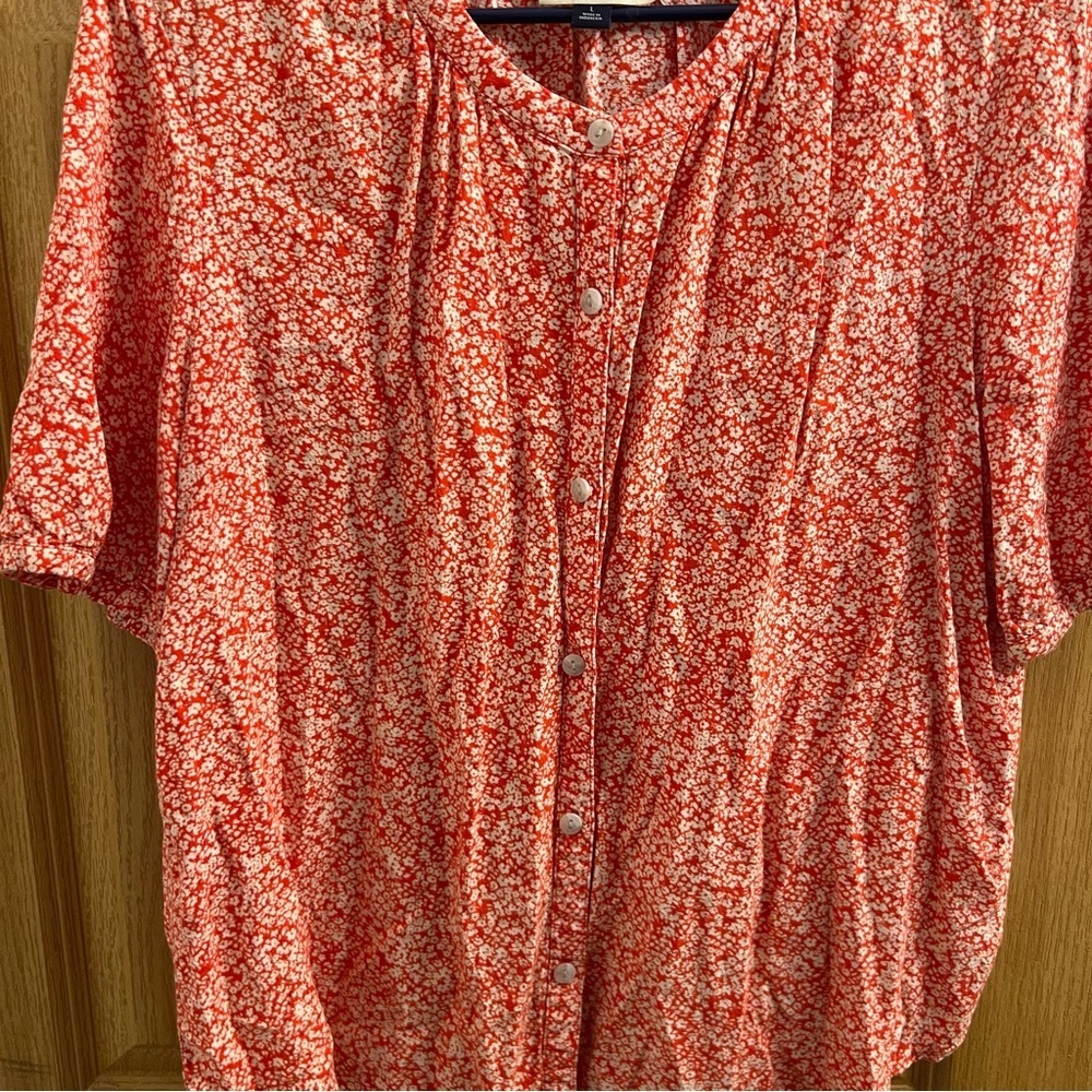 Universal Thread White and Red Blouse with Puff Sleeves and Peter Pan Collar - Picture 3 of 7